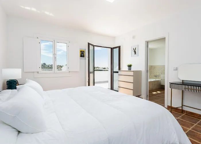 Private 4 Bedrooms House Shared Pool Montevideo Hills Golf By Aorastay Estepona