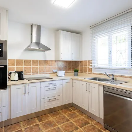 Szálloda Private 4 Bedrooms House Shared Pool Montevideo Hills Golf By Aorastay