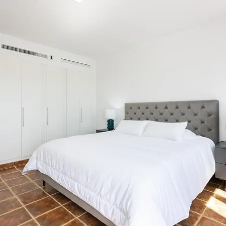 Szálloda Private 4 Bedrooms House Shared Pool Montevideo Hills Golf By Aorastay *