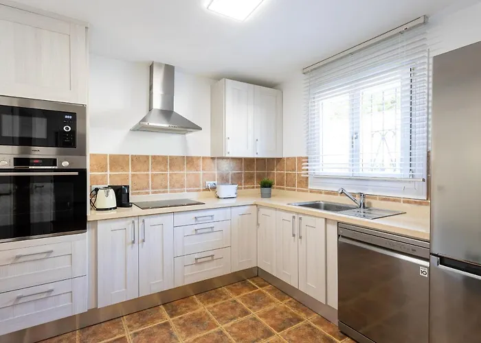 ホテル Private 4 Bedrooms House Shared Pool Montevideo Hills Golf By Aorastay