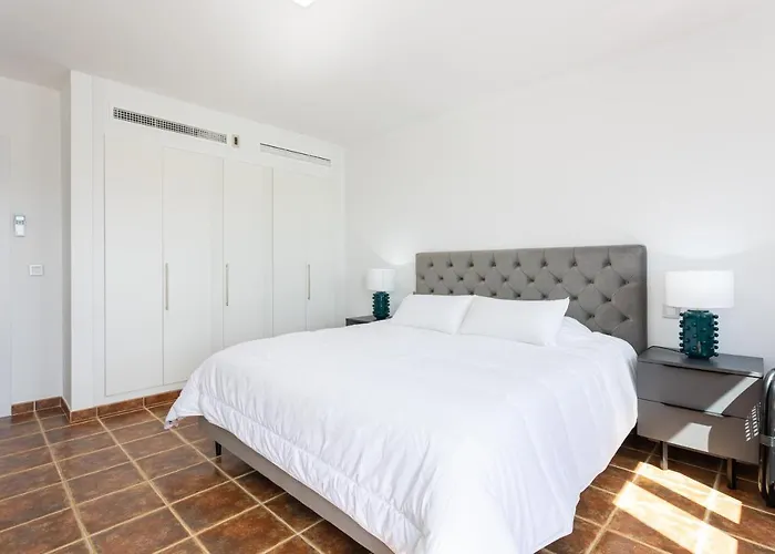 ホテル Private 4 Bedrooms House Shared Pool Montevideo Hills Golf By Aorastay *