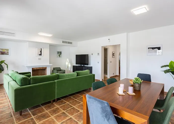 Private 4 Bedrooms House Shared Pool Montevideo Hills Golf By Aorastay Hotel Estepona