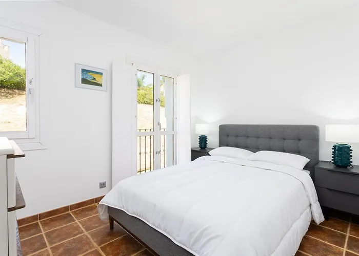 Private 4 Bedrooms House Shared Pool Montevideo Hills Golf By Aorastay Otel Estepona