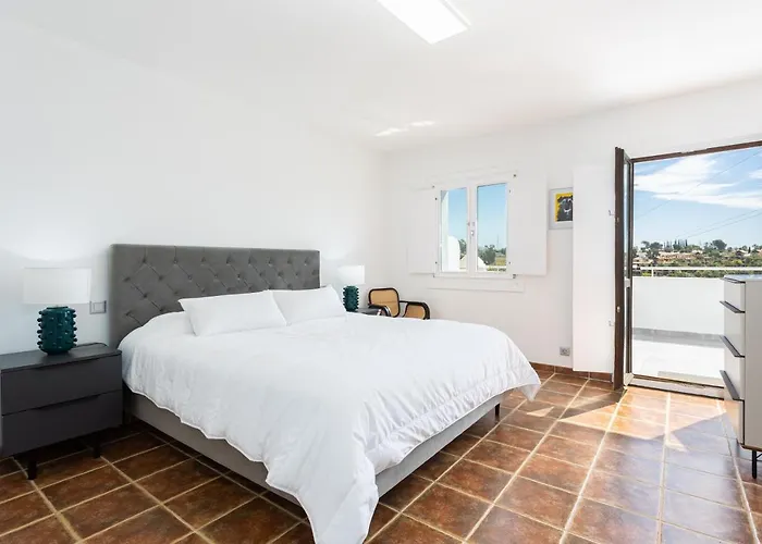 Private 4 Bedrooms House Shared Pool Montevideo Hills Golf By Aorastay 에스테포나